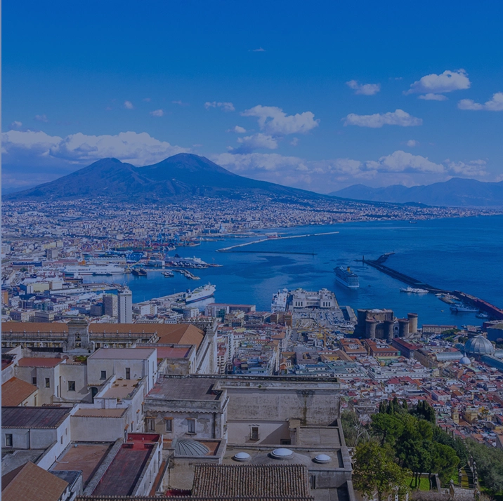 Vista del golfo di Napoli con il Vesuvio sullo sfondo